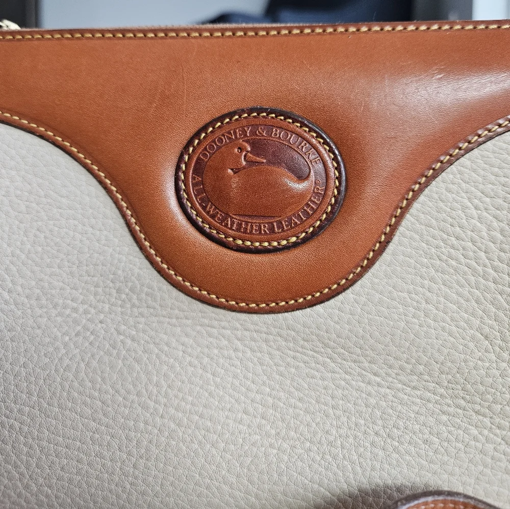 Dooney & Bourke Leather Crossbody Bag EUC - Picture 5 of 16